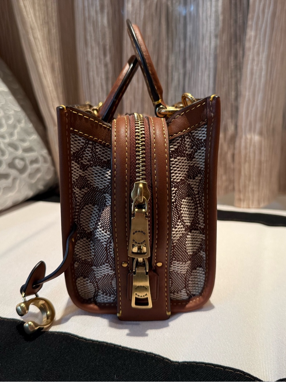 RARE Coach Coachies Winkie Rogue 17 Limited Edition Crossbody Bag - Picture 6 of 16